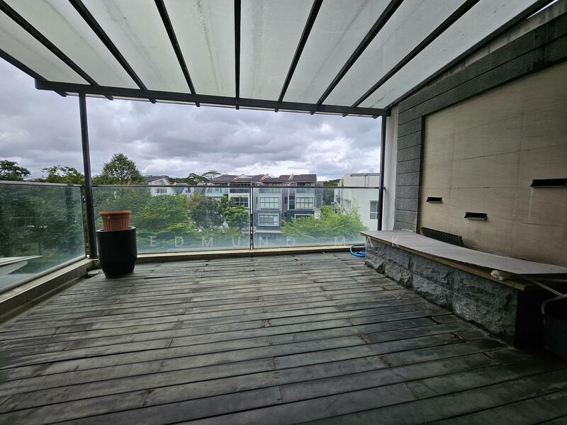 Attic with Spacious Balcony
