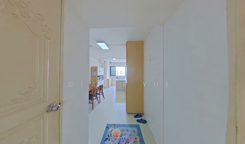 406 Hougang Avenue 10, 406 Hougang Avenue 10, 3 Bedrooms, 980 sqft, HDB Flat For Sale, by Claire Yue, 500020904 - Corridor - PropertyGuru.com.sg