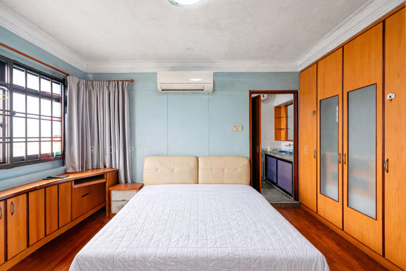 MasterBedroom (Original decluttered)