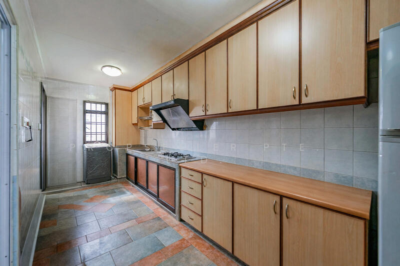 Kitchen (Original decluttered)