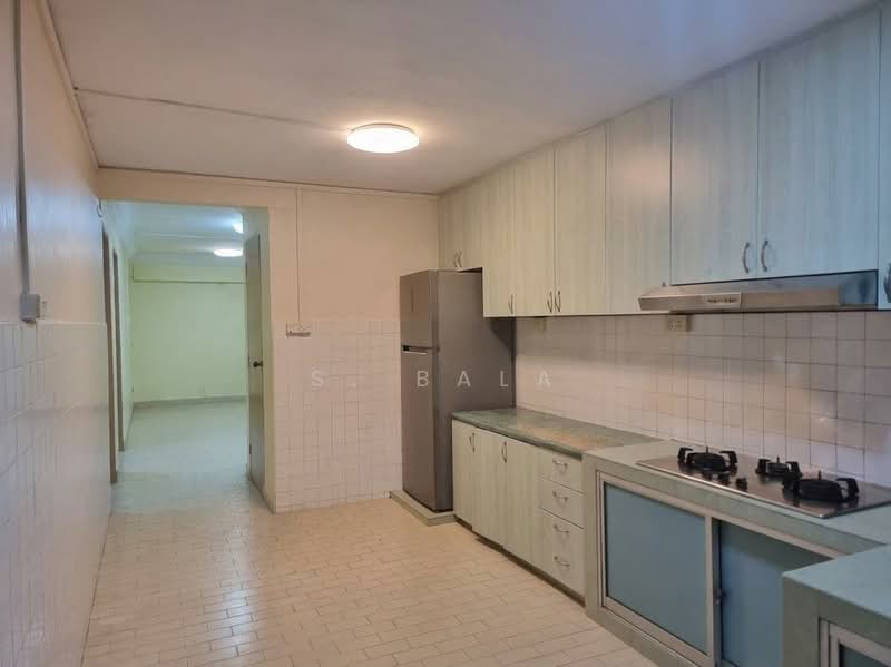 215 Bukit Batok Street 21 HDB Flat For Sale at S$ 421,000 | PropertyGuru Singapore - Kitchen