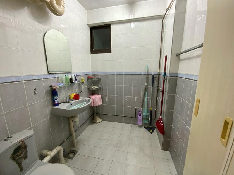 55 Geylang Bahru HDB Flat For Sale at S$ 699,999 | PropertyGuru Singapore - Bathroom