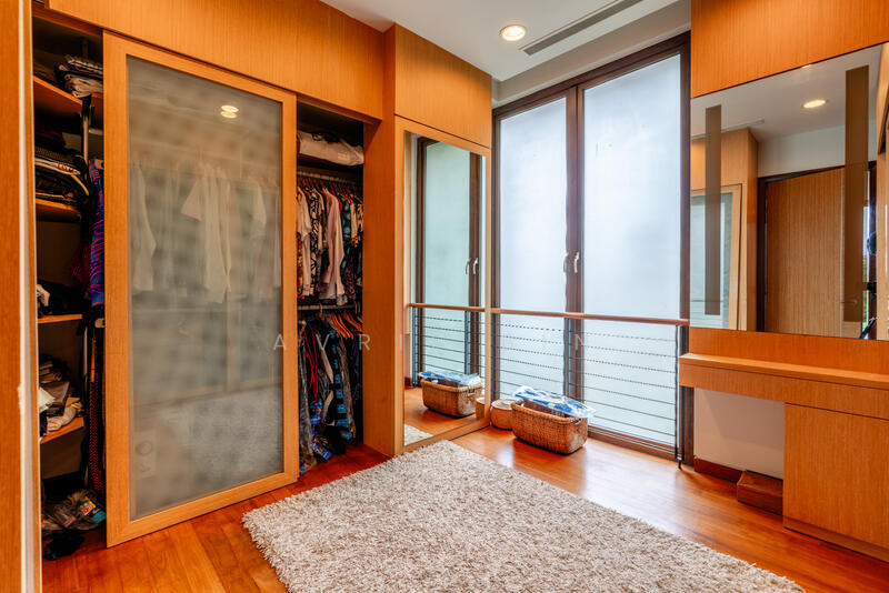 Walk-in Wardrobe