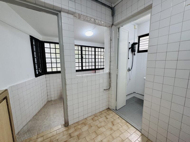 Common Bath | Service Yard