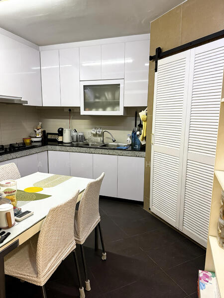 448 Bukit Panjang Ring Road HDB Flat For Sale at S$ 578,000 | PropertyGuru Singapore - Kitchen