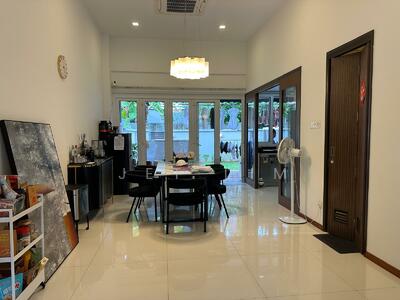 For Sale - West Coast Lane