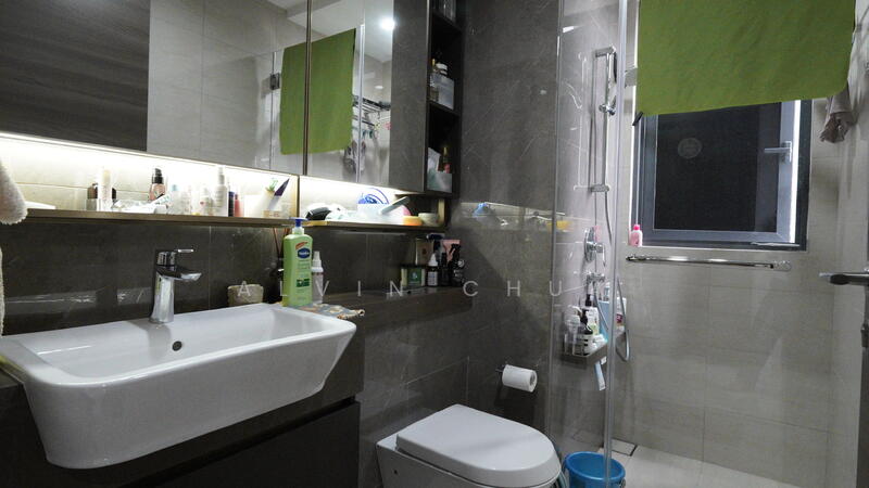 The Florence Residences Condominium For Sale at S$ 2,100,000 | PropertyGuru Singapore - Bathroom