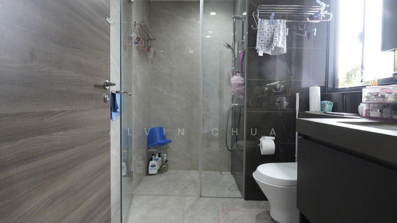 The Florence Residences Condominium For Sale at S$ 2,100,000 | PropertyGuru Singapore - Bathroom