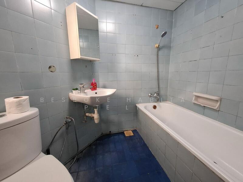 17-15 Common Bathroom