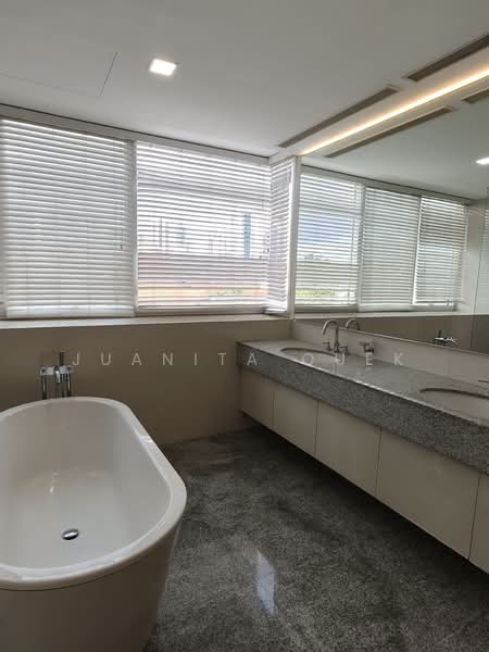 Grange Residences, 95 Grange Road, 4 Bedrooms, 2,583 sqft, Condominium For Rent, by Juanita Quek, 500021545 - Bathroom - PropertyGuru.com.sg