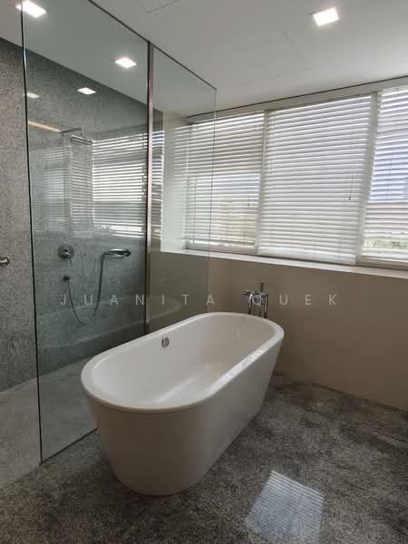 Grange Residences, 95 Grange Road, 4 Bedrooms, 2,583 sqft, Condominium For Rent, by Juanita Quek, 500021545 - Bathroom - PropertyGuru.com.sg