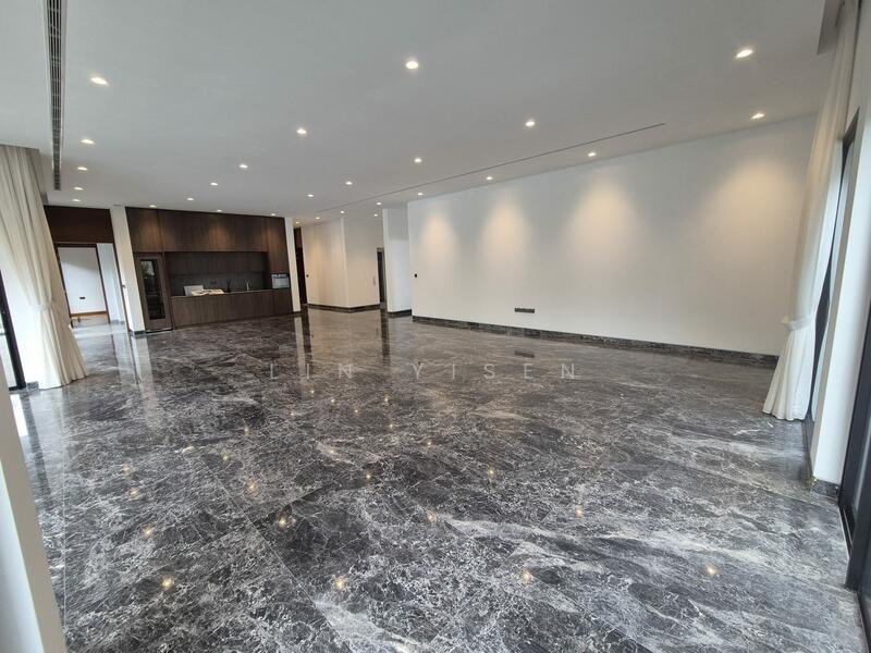 Bright Spacious Living Room