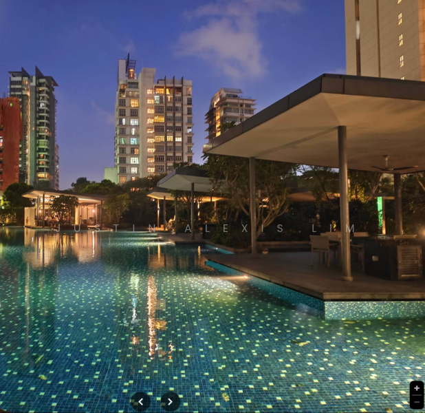 Luxurious Condo Pool