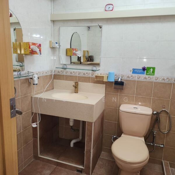 126A Edgedale Plains, 126A Edgedale Plains, 3 Bedrooms, 1,184 sqft, HDB Flat For Rent, by Nigel Eng, 500021714 - Bathroom - PropertyGuru.com.sg
