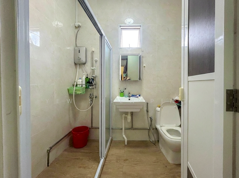 D15 Original Freehold Terrace @ Siglap Area Terraced House For Sale at S$ 4,980,000 | PropertyGuru Singapore - Bathroom