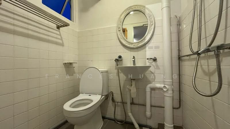 621 Ang Mo Kio Avenue 9, 621 Ang Mo Kio Avenue 9, 2 Bedrooms, 731 sqft, HDB Flat For Sale, by Frances Huang, 500021800 - Bathroom - PropertyGuru.com.sg