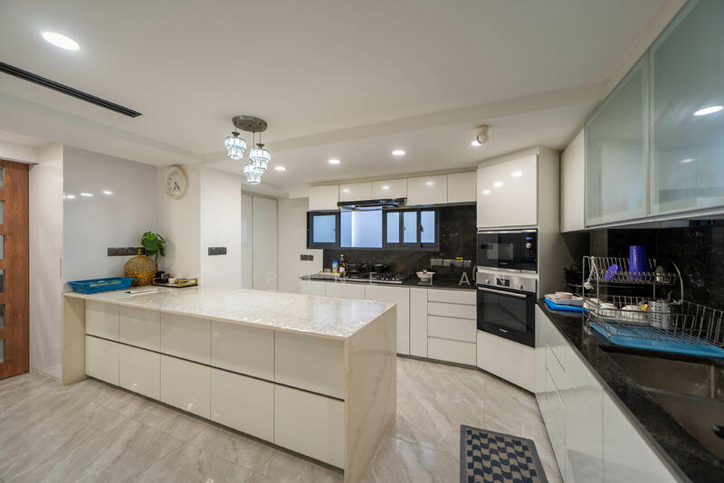 Cheapest & Newest Bungalow > 5000sqft land in D28, Seletar Hills Estate, 8 Bedrooms, 14,000 sqft, Detached House For Sale, by Daphne Tan, 500021899 - Kitchen - PropertyGuru.com.sg