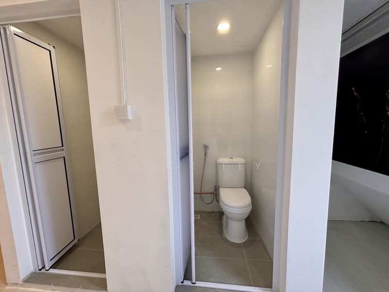 Novena Gardens, 273 Thomson Road, Room Rental, 100 sqft, Apartment For Rent, by Chloe Tey, 500021953 - Bathroom - PropertyGuru.com.sg
