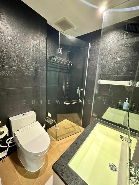 Natura @ Hillview Condominium For Sale at S$ 1,400,000 | PropertyGuru Singapore - Bathroom