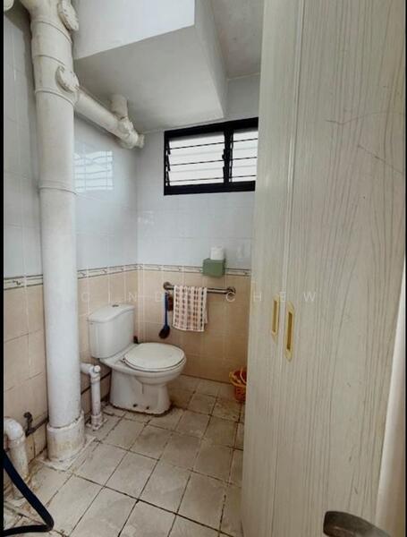 708 Clementi West Street 2 HDB Flat For Sale at S$ 550,000 | PropertyGuru Singapore - Bathroom