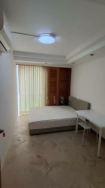 Common Bedroom - Queen Bed