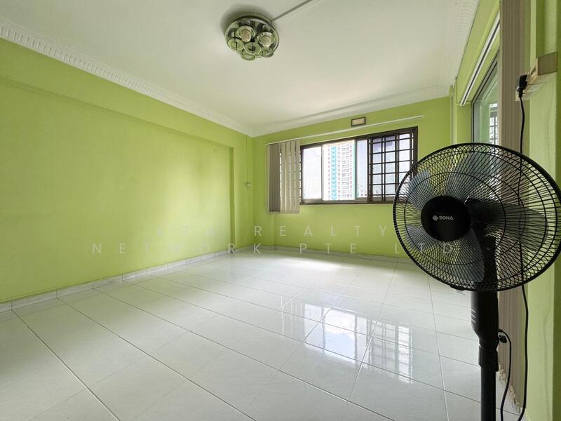 231 Bishan Street 23 HDB Flat For Sale at S$ 1,290,000 | PropertyGuru Singapore - Living Room