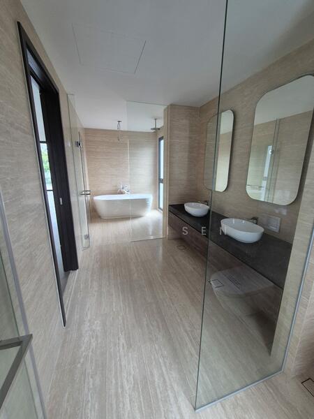 Grove Drive,Holland New FH Detached With Basement Pool! Mount Sinai/Ghim Moh Call 9444.4449, Grove Drive,Mount Sinai Road,Holland,Ghim Moh,Henry Park, 6 Bedrooms, 12,110 sqft, Detached House For Sale, by Lin Yisen, 500022131 - Master Bathroom - PropertyGuru.com.sg