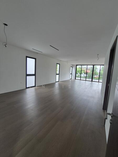 Grove Drive,Holland New FH Detached With Basement Pool! Mount Sinai/Ghim Moh Call 9444.4449, Grove Drive,Mount Sinai Road,Holland,Ghim Moh,Henry Park, 6 Bedrooms, 12,110 sqft, Detached House For Sale, by Lin Yisen, 500022131 - Master Ensuite With Balcony - PropertyGuru.com.sg