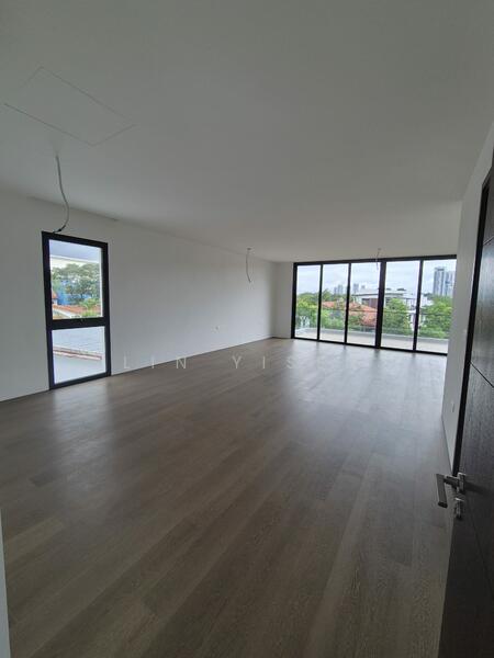 Junior Master Ensuite With Balcony