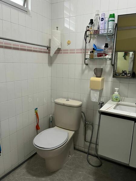 Master Bathroom pic 1