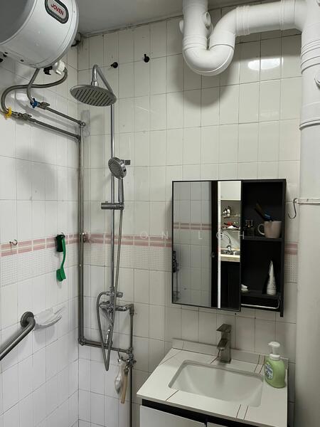 Common bathroom pic 1