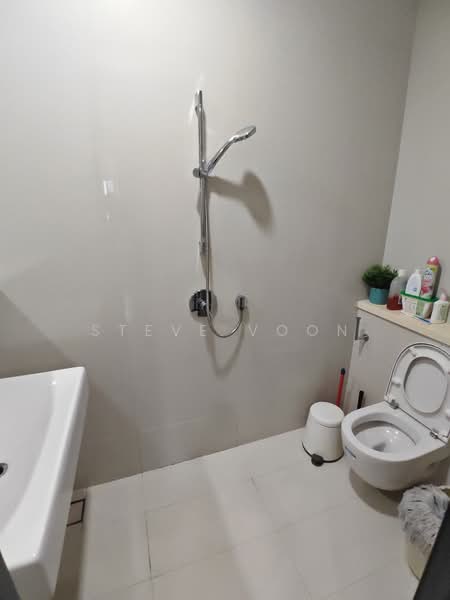 8 Farrer Suites, 8 Sing Joo Walk, Room Rental, 180 sqft, Apartment For Rent, by Steve Voon, 500022523 - Bathroom - PropertyGuru.com.sg