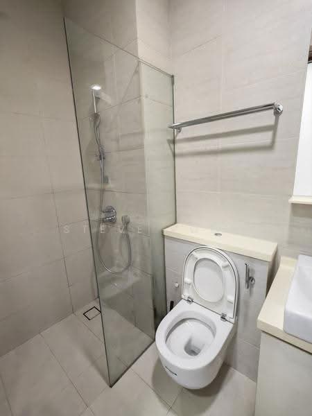 8 Farrer Suites, 8 Sing Joo Walk, Farrer Park / Serangoon Rd, Room Rental, 180 sqft, Apartment For Rent, by Steve Voon, 500022523 - Bathroom - PropertyGuru.com.sg