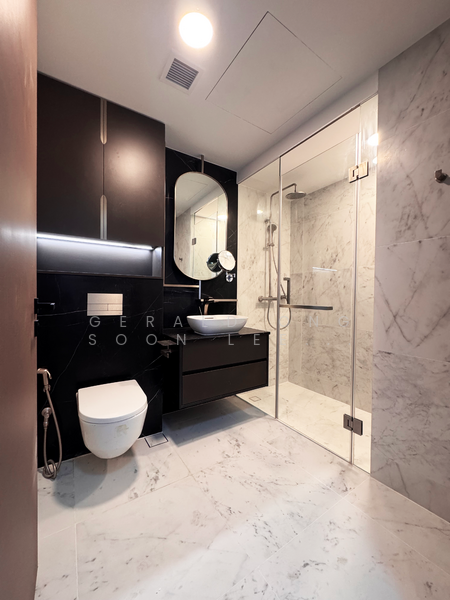 One Bernam, 1 Bernam Street, 3 Bedrooms, 829 sqft, Condominium For Rent, by Gerald Ong Soon Lee (Gerald Ong), 500022749 - Masterbedroom toilet - PropertyGuru.com.sg