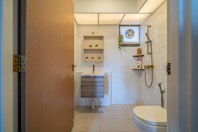 94 Dawson Road HDB Flat For Sale at S$ 878,888 | PropertyGuru Singapore - Common toilet