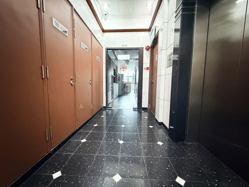 Jalan Besar Office Space For Rent. Mins Walk to City Square Mall, MRT, Jalan Besar, Jln Besar, Serangoon Road, Lavender Street, 1,111 sqft, Office For Rent, by Alex Goh, 500022979 - Corridor - CommercialGuru.com.sg
