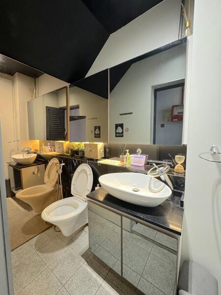 Ground Floor F&B, Keong Saik/ Duxton Road/ Craig Road, 1,067 sqft, Food & Beverage For Rent, by Vivien Tan, 500023087 - Bathroom - CommercialGuru.com.sg