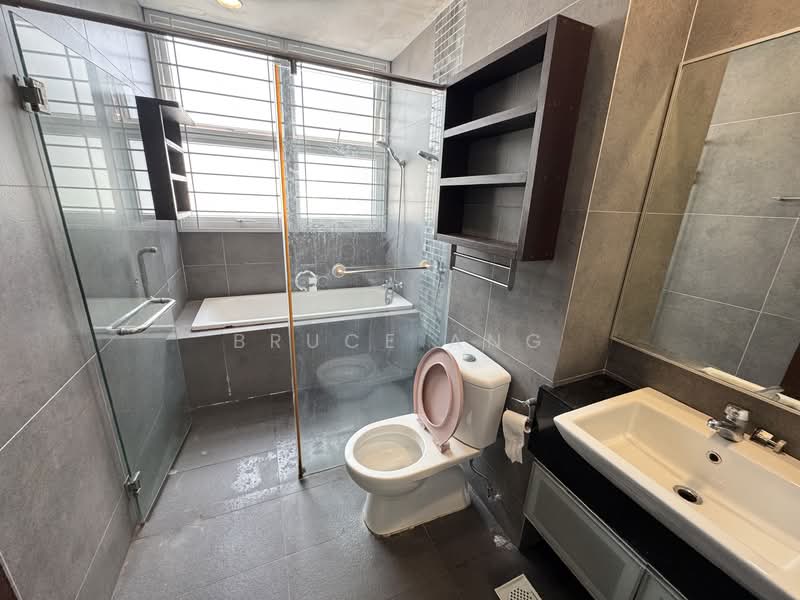 For Rent - Very Cheap! Modern, Reno, 3 storey! 5 bedrooms! Don't miss it!