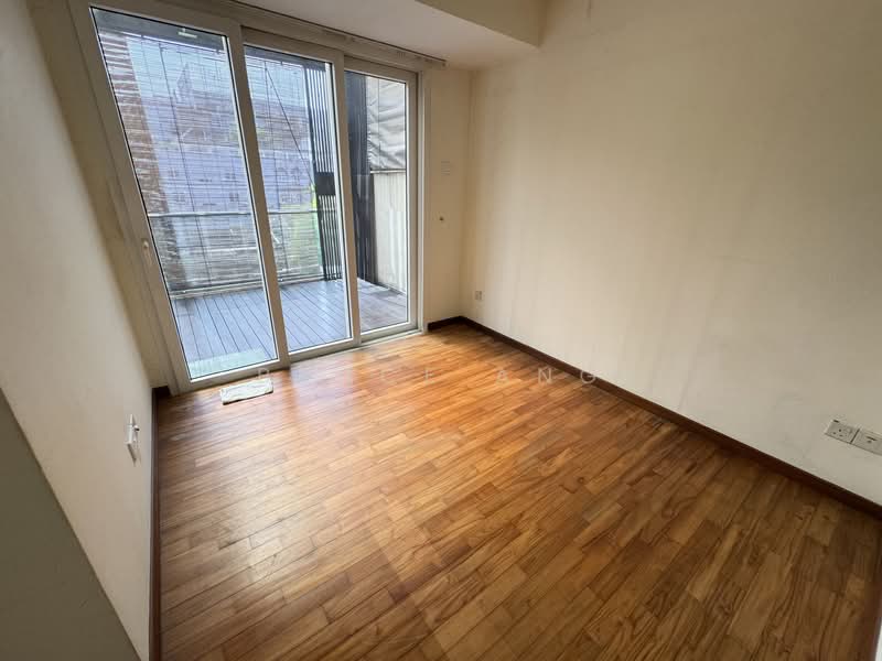 For Rent - Very Cheap! Modern, Reno, 3 storey! 5 bedrooms! Don't miss it!