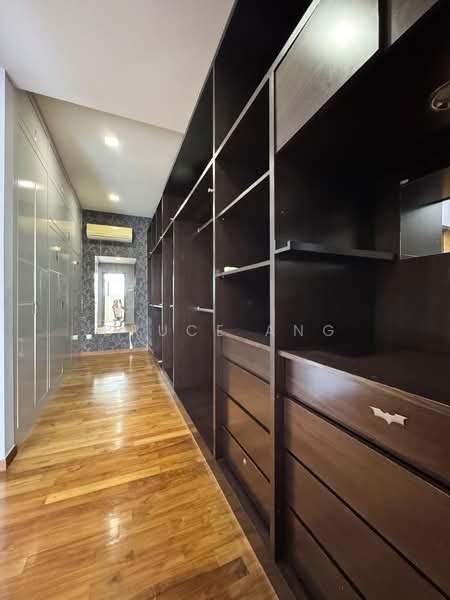 For Rent - Very Cheap! Modern, Reno, 3 storey! 5 bedrooms! Don't miss it!