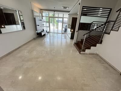 For Rent - Very Cheap! Modern, Reno, 3 storey! 6 bedrooms! Don't miss it!