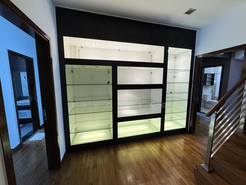 Very Cheap! Modern, Reno, 3 storey! 6 bedrooms! Don't miss it!, JALAN REDOP/NERAM RD/KASAI RD, 6 Bedrooms, 3,229 sqft, Terraced House For Rent, by Bruce Ang, 500023157 - Interior - PropertyGuru.com.sg