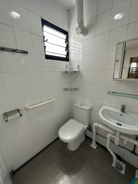 Master Bedroom bathroom