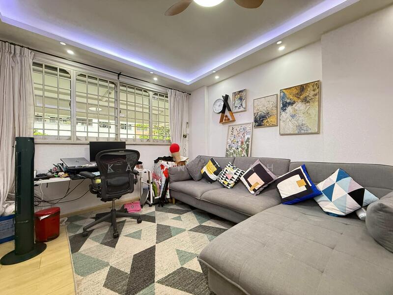 540 Hougang Avenue 8 HDB Flat For Sale at S$ 638,888 | PropertyGuru Singapore - Living Room