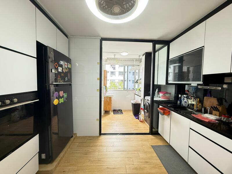 540 Hougang Avenue 8 HDB Flat For Sale at S$ 638,888 | PropertyGuru Singapore - Kitchen