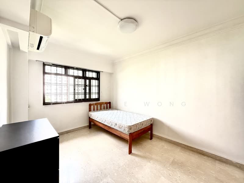 335 Sembawang Close HDB Flat For Sale at S$ 690,000 | PropertyGuru Singapore - Bedroom