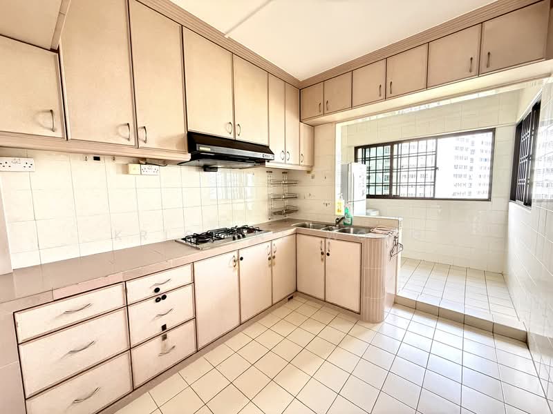 335 Sembawang Close HDB Flat For Sale at S$ 690,000 | PropertyGuru Singapore - Kitchen