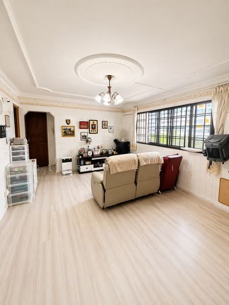 229 Bukit Batok East Avenue 3, 229 Bukit Batok East Avenue 3, 3 Bedrooms, 980 sqft, HDB Flat For Sale, by Clarence Lim, 500023627 - Living Room - PropertyGuru.com.sg
