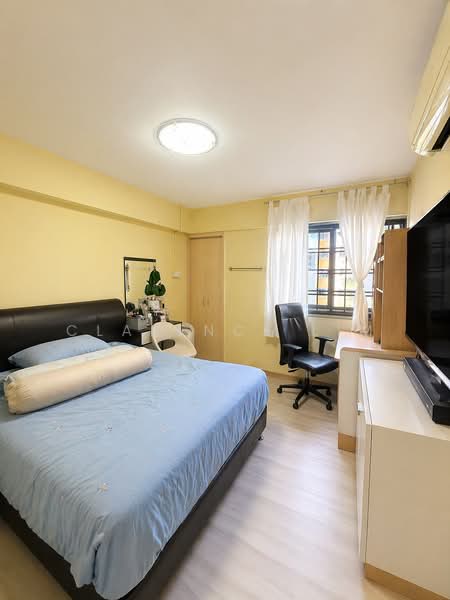 229 Bukit Batok East Avenue 3, 229 Bukit Batok East Avenue 3, 3 Bedrooms, 980 sqft, HDB Flat For Sale, by Clarence Lim, 500023627 - Master Bedroom - PropertyGuru.com.sg