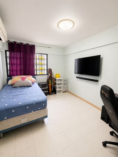 229 Bukit Batok East Avenue 3, 229 Bukit Batok East Avenue 3, 3 Bedrooms, 980 sqft, HDB Flat For Sale, by Clarence Lim, 500023627 - Bedroom 2 - PropertyGuru.com.sg